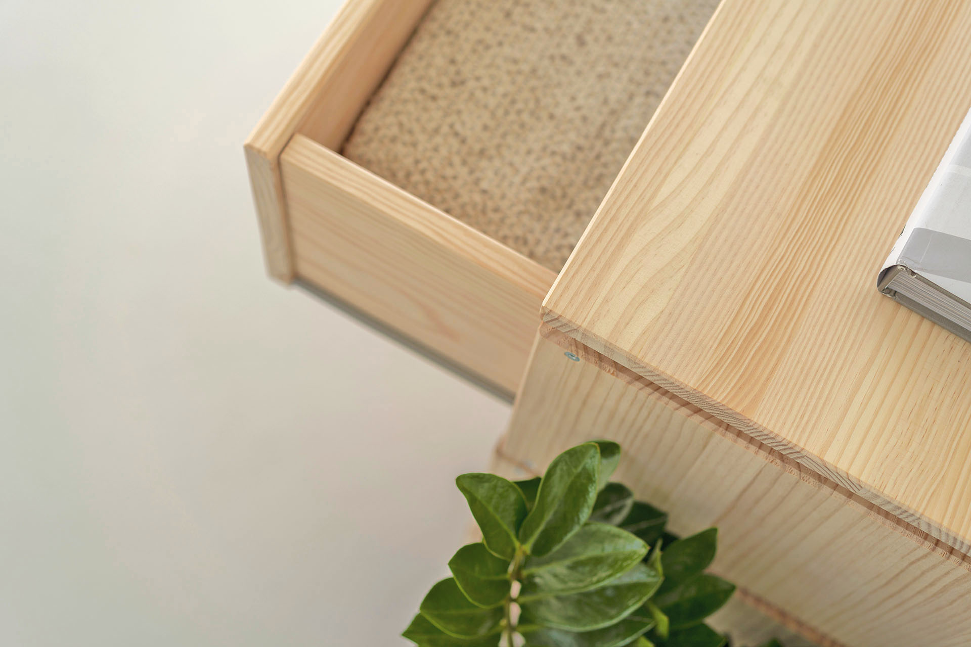 Imagen de ambiente 2 para:C&oacute;moda de madera grande